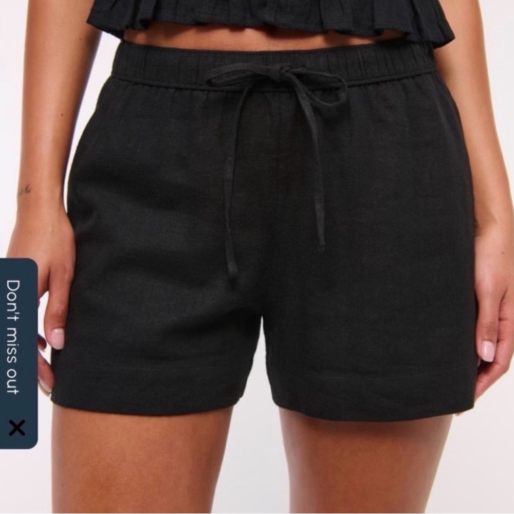 A&F Mid Rise Linen-Blend Pull-On Short